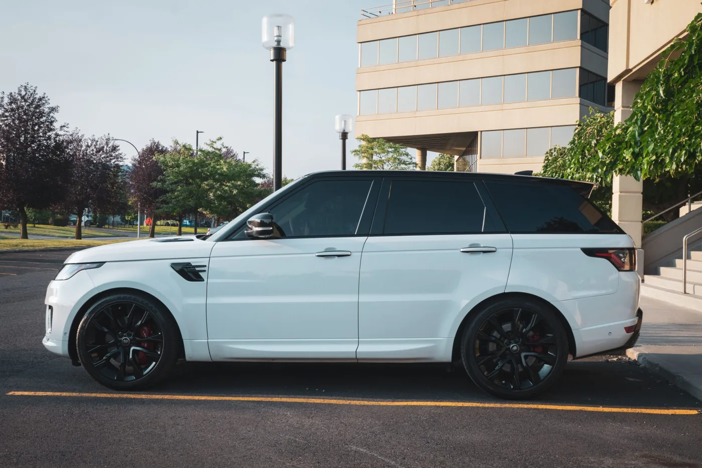 White Range Rover photographed in front of a commercial building